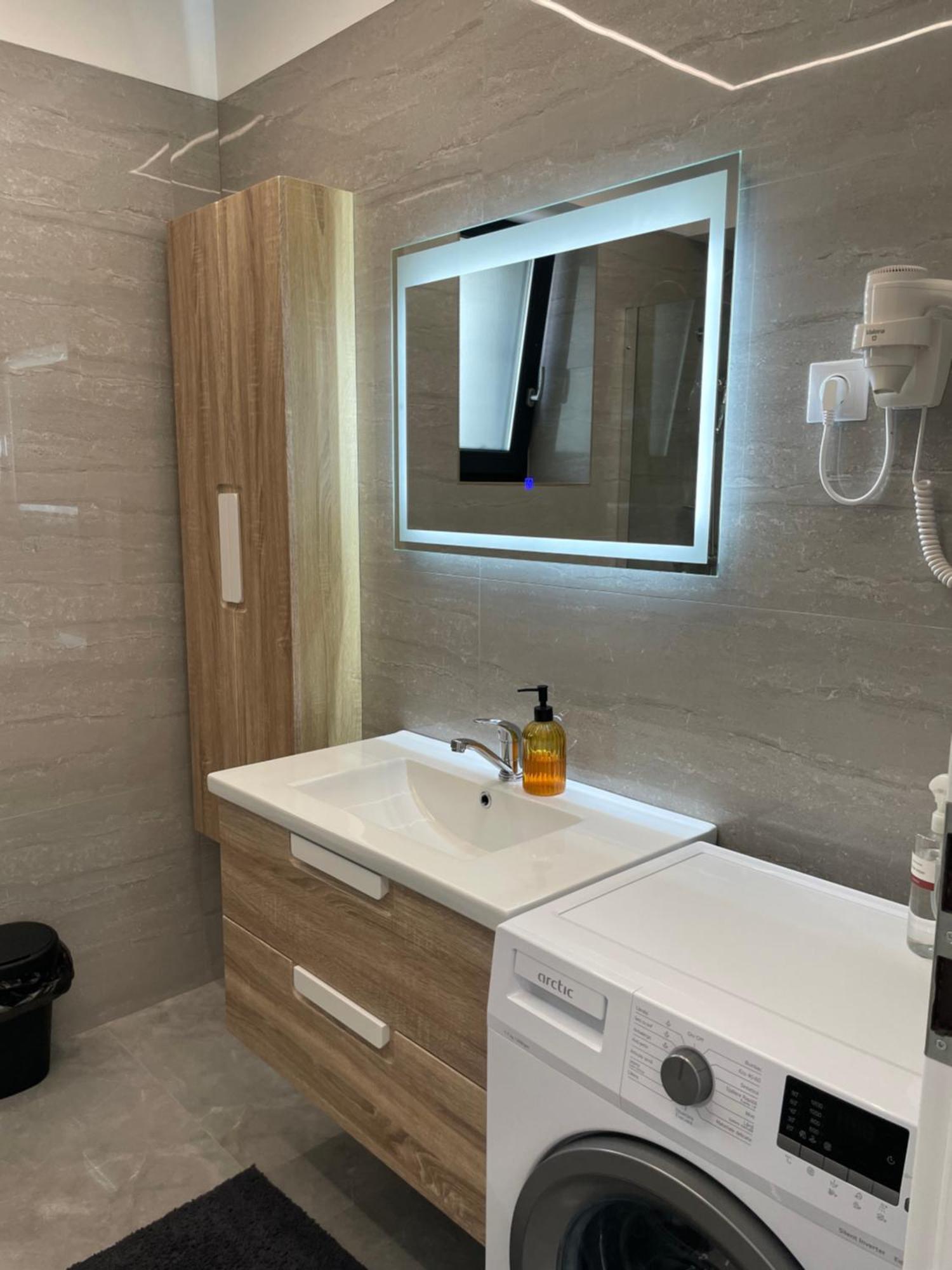 Noah Apartment Self Check-In Otopeni Exteriér fotografie